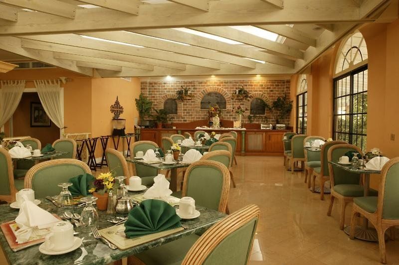 The Knutsford Court Hotel Кінгстон Ресторан фото